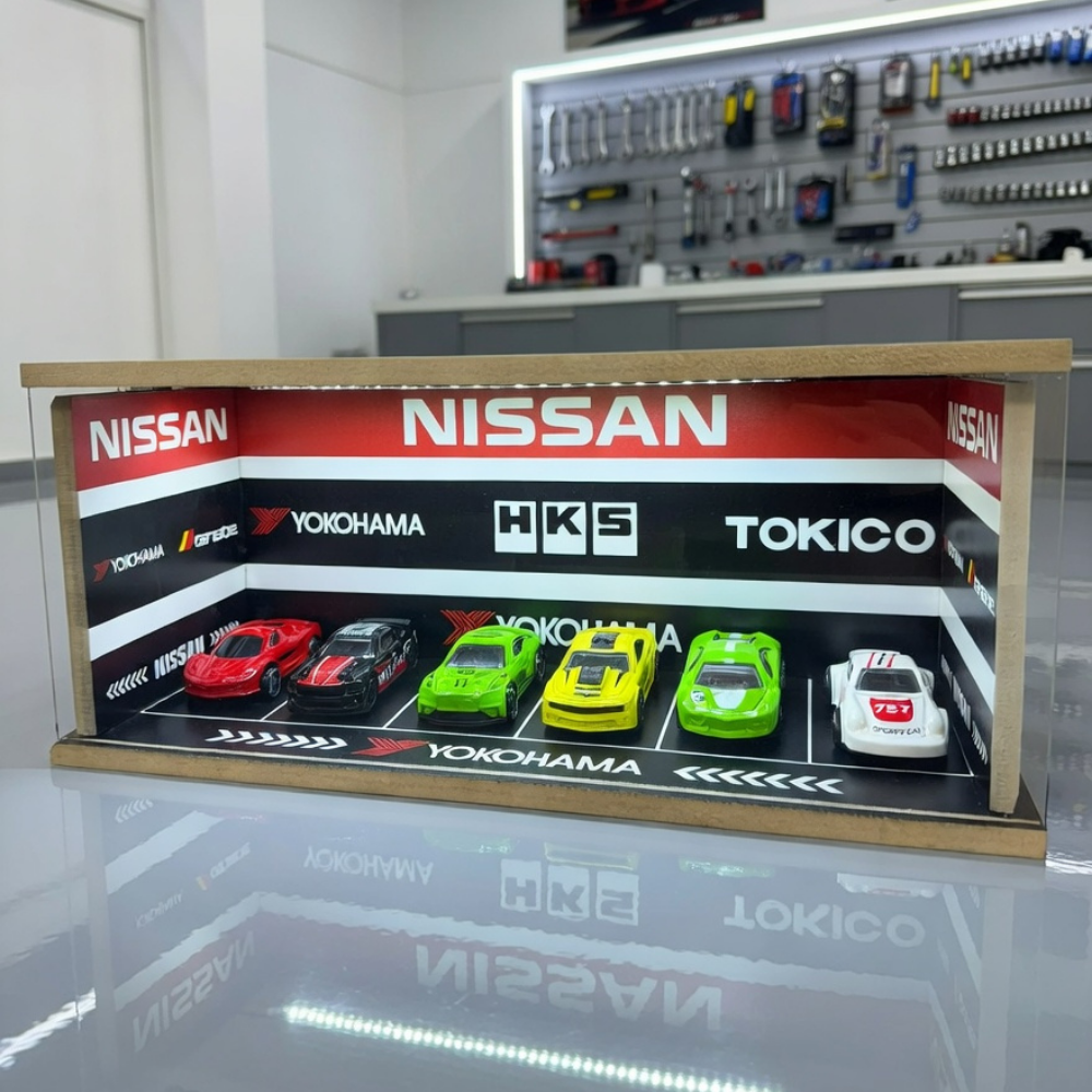 Nissan Luxury Car Diorama 🔴🏎️