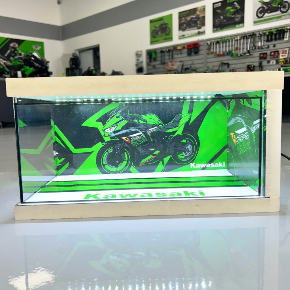 Kawasaki Showroom Car Diorama 🟢🏍️